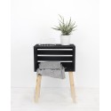 Mesa pequena caixa horizontal pintada de preto